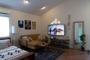Lofty Dreams B&B, studio near Disney & Universal